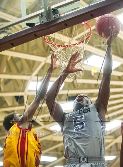 Thumbnail 2 in Yates vs. Lincoln (Spalding Hoophall Classic) photogallery.
