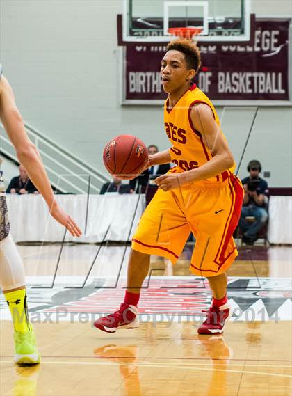 Thumbnail 1 in Yates vs. Lincoln (Spalding Hoophall Classic) photogallery.