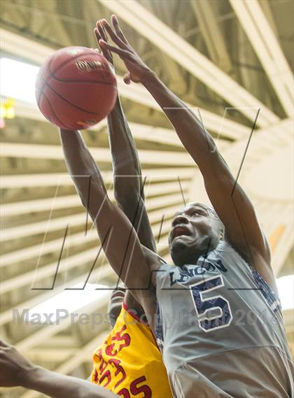 Thumbnail 3 in Yates vs. Lincoln (Spalding Hoophall Classic) photogallery.