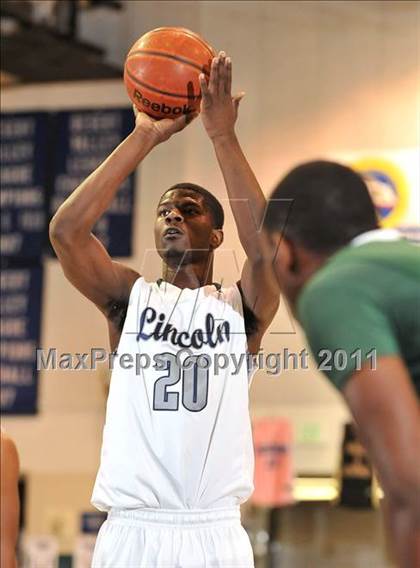 Thumbnail 1 in Bishop Manogue vs. Lincoln (MaxPreps Holiday Classic) photogallery.