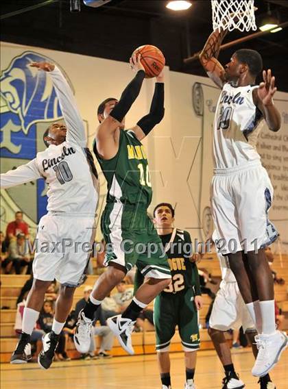 Thumbnail 1 in Bishop Manogue vs. Lincoln (MaxPreps Holiday Classic) photogallery.
