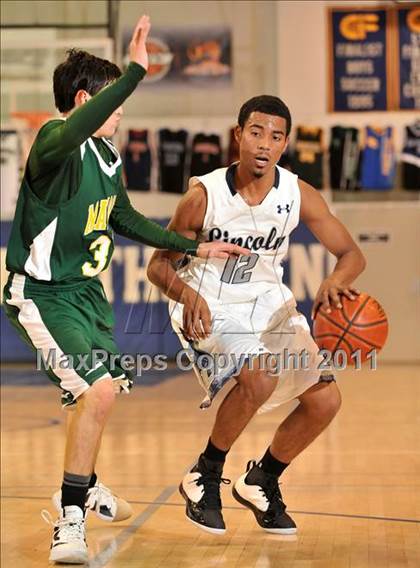 Thumbnail 3 in Bishop Manogue vs. Lincoln (MaxPreps Holiday Classic) photogallery.