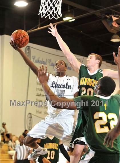 Thumbnail 3 in Bishop Manogue vs. Lincoln (MaxPreps Holiday Classic) photogallery.