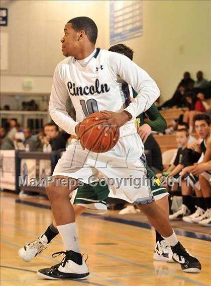 Thumbnail 3 in Bishop Manogue vs. Lincoln (MaxPreps Holiday Classic) photogallery.