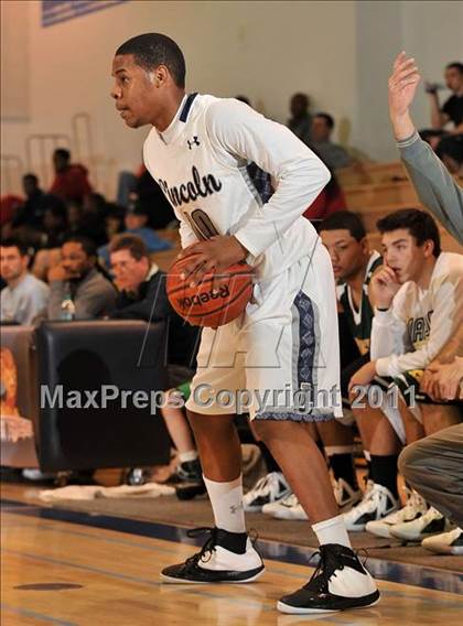 Thumbnail 2 in Bishop Manogue vs. Lincoln (MaxPreps Holiday Classic) photogallery.