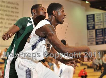 Thumbnail 2 in Bishop Manogue vs. Lincoln (MaxPreps Holiday Classic) photogallery.