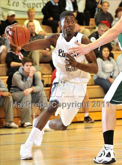 Thumbnail 2 in Bishop Manogue vs. Lincoln (MaxPreps Holiday Classic) photogallery.