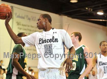 Thumbnail 1 in Bishop Manogue vs. Lincoln (MaxPreps Holiday Classic) photogallery.