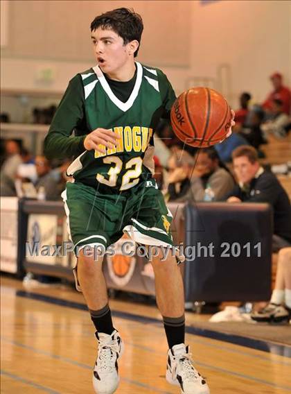 Thumbnail 2 in Bishop Manogue vs. Lincoln (MaxPreps Holiday Classic) photogallery.