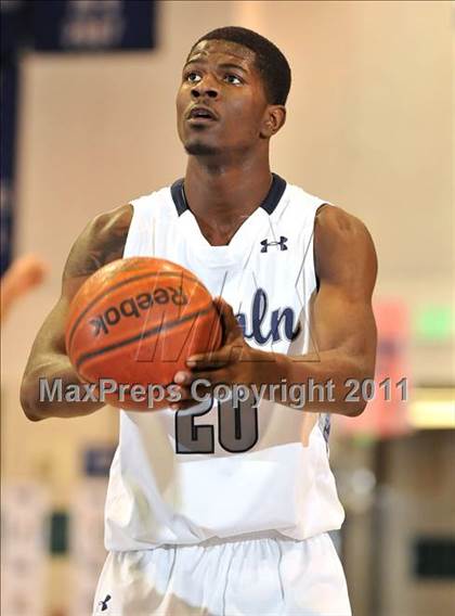 Thumbnail 3 in Bishop Manogue vs. Lincoln (MaxPreps Holiday Classic) photogallery.