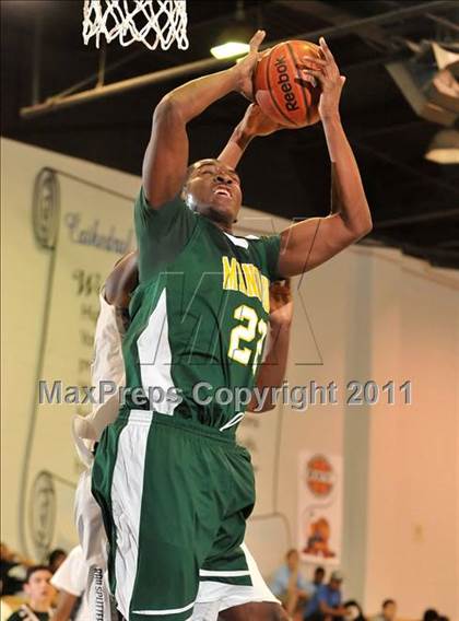 Thumbnail 3 in Bishop Manogue vs. Lincoln (MaxPreps Holiday Classic) photogallery.