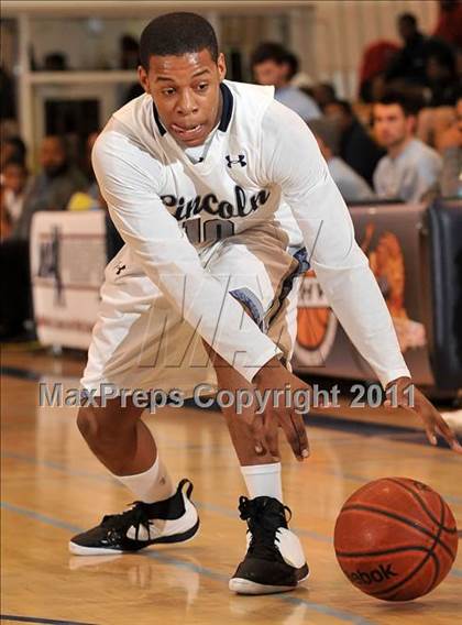Thumbnail 3 in Bishop Manogue vs. Lincoln (MaxPreps Holiday Classic) photogallery.