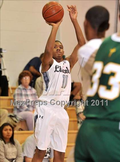 Thumbnail 1 in Bishop Manogue vs. Lincoln (MaxPreps Holiday Classic) photogallery.