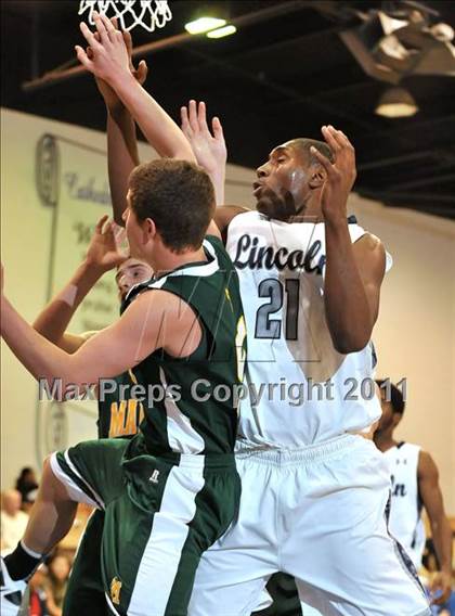 Thumbnail 2 in Bishop Manogue vs. Lincoln (MaxPreps Holiday Classic) photogallery.