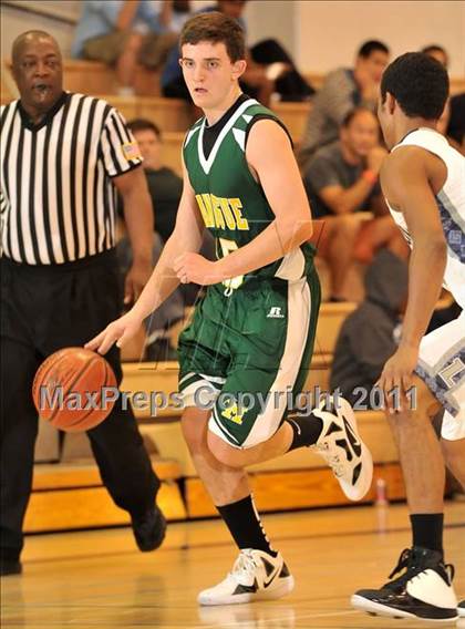 Thumbnail 2 in Bishop Manogue vs. Lincoln (MaxPreps Holiday Classic) photogallery.