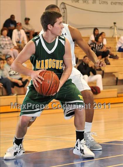 Thumbnail 3 in Bishop Manogue vs. Lincoln (MaxPreps Holiday Classic) photogallery.