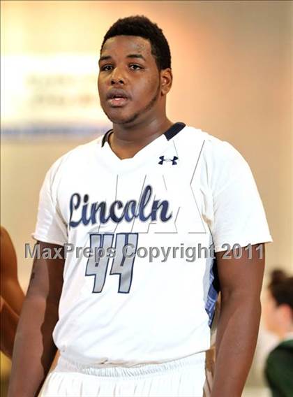 Thumbnail 2 in Bishop Manogue vs. Lincoln (MaxPreps Holiday Classic) photogallery.