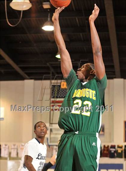 Thumbnail 2 in Bishop Manogue vs. Lincoln (MaxPreps Holiday Classic) photogallery.