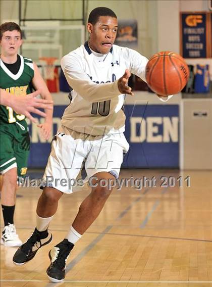 Thumbnail 1 in Bishop Manogue vs. Lincoln (MaxPreps Holiday Classic) photogallery.