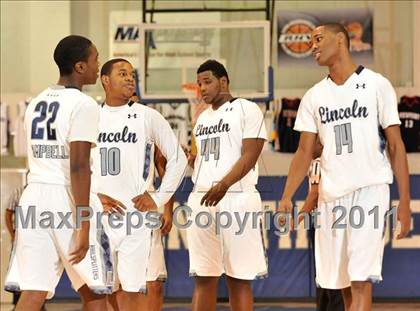 Thumbnail 1 in Bishop Manogue vs. Lincoln (MaxPreps Holiday Classic) photogallery.
