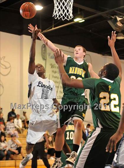 Thumbnail 1 in Bishop Manogue vs. Lincoln (MaxPreps Holiday Classic) photogallery.