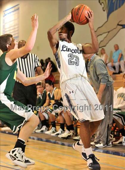Thumbnail 1 in Bishop Manogue vs. Lincoln (MaxPreps Holiday Classic) photogallery.