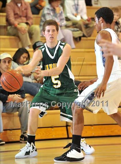 Thumbnail 3 in Bishop Manogue vs. Lincoln (MaxPreps Holiday Classic) photogallery.