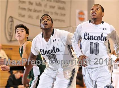 Thumbnail 2 in Bishop Manogue vs. Lincoln (MaxPreps Holiday Classic) photogallery.