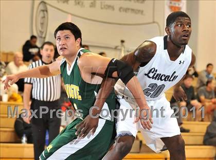Thumbnail 2 in Bishop Manogue vs. Lincoln (MaxPreps Holiday Classic) photogallery.
