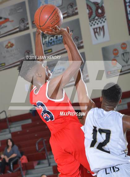 Thumbnail 2 in Bellarmine-Jefferson vs. Citrus Valley (Rancho Mirage Holiday Invitational) photogallery.