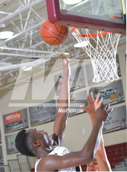 Thumbnail 2 in Bellarmine-Jefferson vs. Citrus Valley (Rancho Mirage Holiday Invitational) photogallery.
