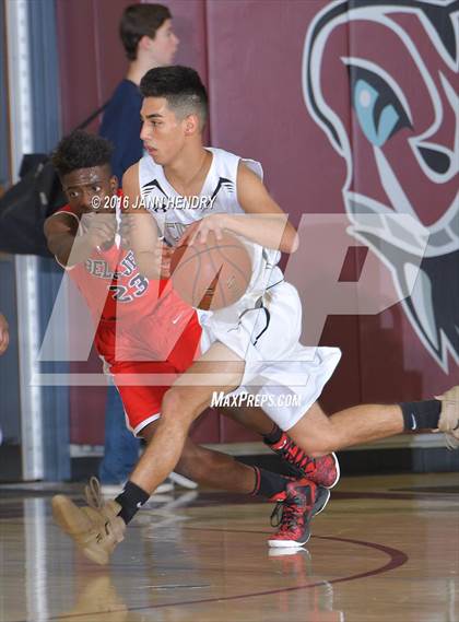 Thumbnail 2 in Bellarmine-Jefferson vs. Citrus Valley (Rancho Mirage Holiday Invitational) photogallery.