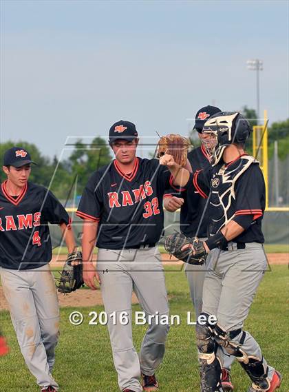 Thumbnail 3 in Mt. Vernon vs Salem (IHSA Regional Playoff) photogallery.