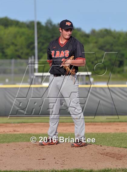 Thumbnail 1 in Mt. Vernon vs Salem (IHSA Regional Playoff) photogallery.