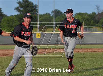 Thumbnail 3 in Mt. Vernon vs Salem (IHSA Regional Playoff) photogallery.