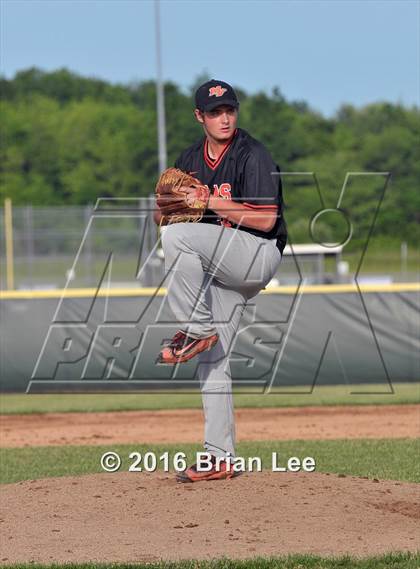 Thumbnail 3 in Mt. Vernon vs Salem (IHSA Regional Playoff) photogallery.