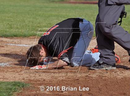 Thumbnail 2 in Mt. Vernon vs Salem (IHSA Regional Playoff) photogallery.