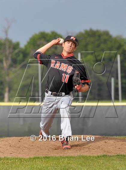 Thumbnail 3 in Mt. Vernon vs Salem (IHSA Regional Playoff) photogallery.
