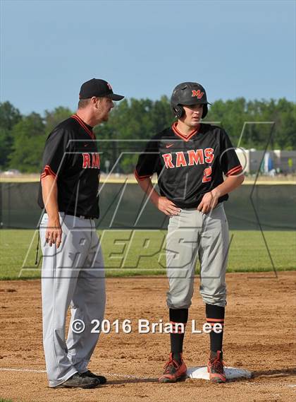 Thumbnail 3 in Mt. Vernon vs Salem (IHSA Regional Playoff) photogallery.