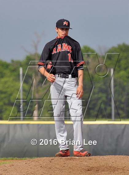Thumbnail 2 in Mt. Vernon vs Salem (IHSA Regional Playoff) photogallery.