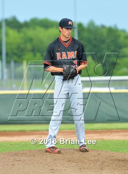 Thumbnail 1 in Mt. Vernon vs Salem (IHSA Regional Playoff) photogallery.