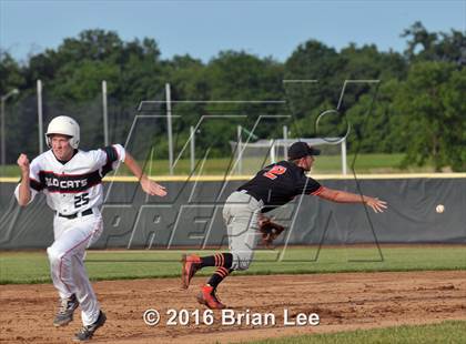Thumbnail 2 in Mt. Vernon vs Salem (IHSA Regional Playoff) photogallery.