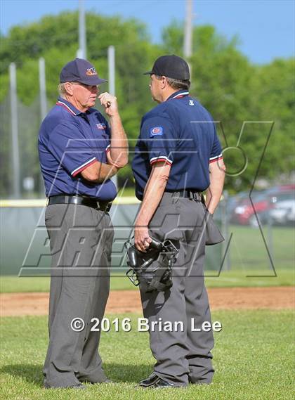 Thumbnail 1 in Mt. Vernon vs Salem (IHSA Regional Playoff) photogallery.