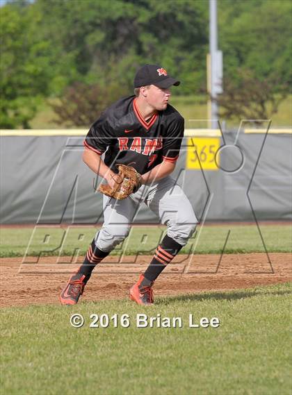 Thumbnail 1 in Mt. Vernon vs Salem (IHSA Regional Playoff) photogallery.
