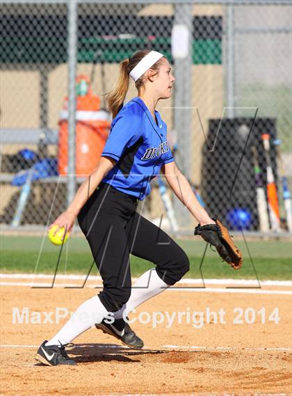 Thumbnail 3 in Clear Falls vs Dickinson photogallery.