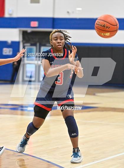 Thumbnail 2 in Alvin vs San Antonio Memorial (McDonald's Texas Invitational) photogallery.