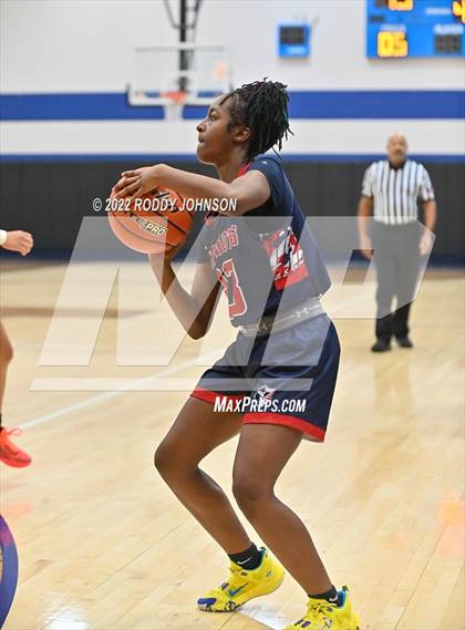 Thumbnail 1 in Alvin vs San Antonio Memorial (McDonald's Texas Invitational) photogallery.