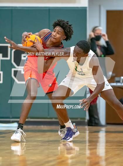 Thumbnail 3 in Crossroads Christian vs. GRACE Christian (Greenfield Christmas Tournament) photogallery.