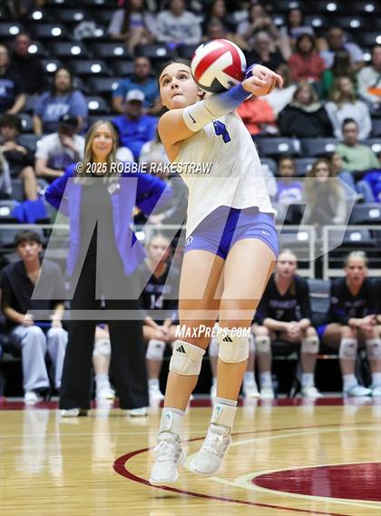 Thumbnail 1 in Decatur @ La Vernia (UIL 4A D1 Volleyball Final) photogallery.