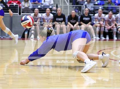 Thumbnail 1 in Decatur @ La Vernia (UIL 4A D1 Volleyball Final) photogallery.